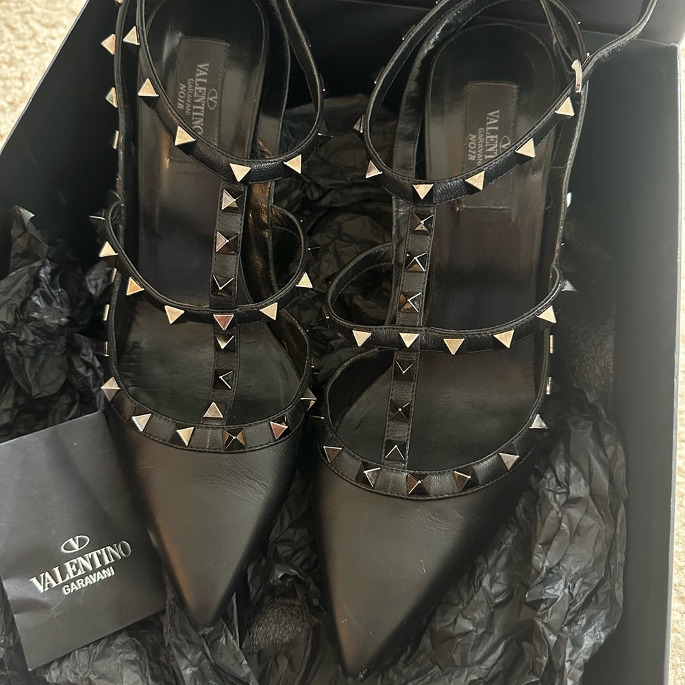 Valentino Garavani Noir Studded Women's Shoes - Picture 8 of 8